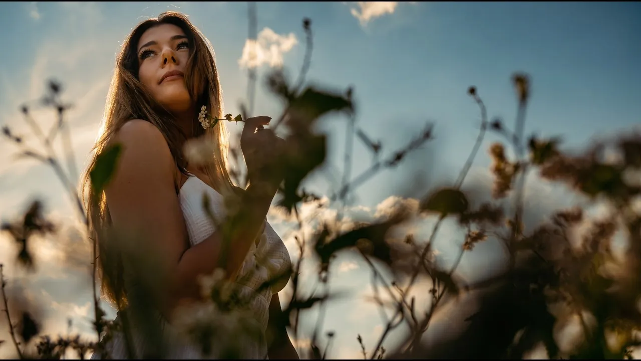 Letni plener — sesja w bieli — kadr z filmu